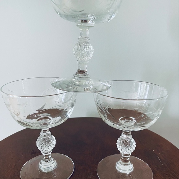 Vintage Imperial champagne or Sherbet glasses, Vintage Etched Champagne Glasses - Picture 2 of 5